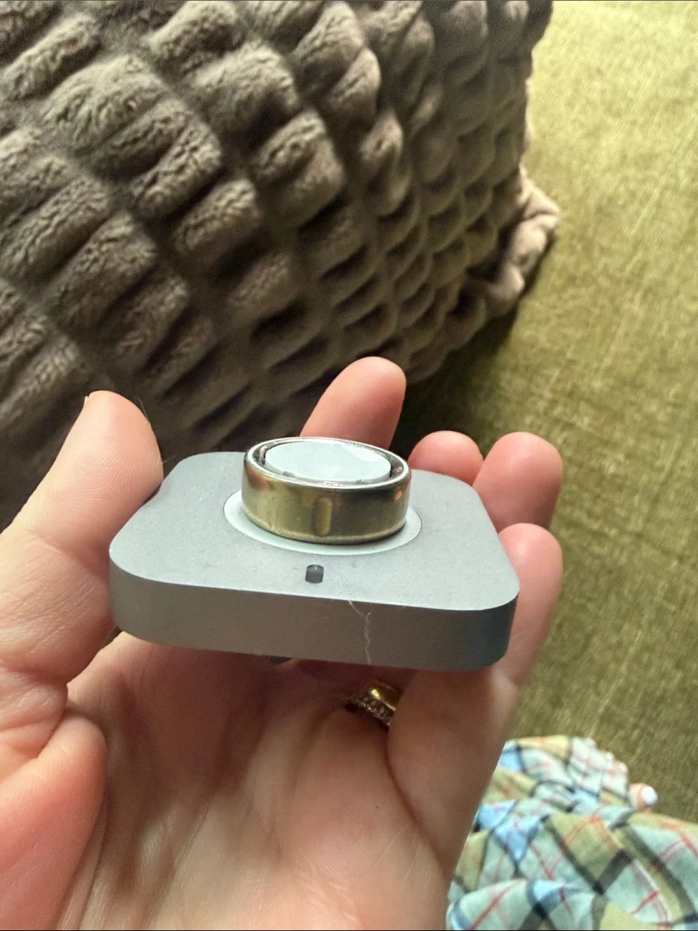 Magnetic Wearable Charging Dock in Silver